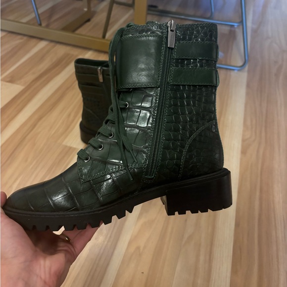 Vince Camuto Fawdry Croc Moto Boots in Deep Green Size 7 New - Picture 3 of 7